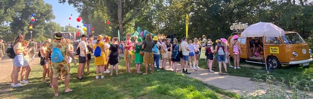 Großer Andrang am Foto Bulli auf einem Sommerfestival